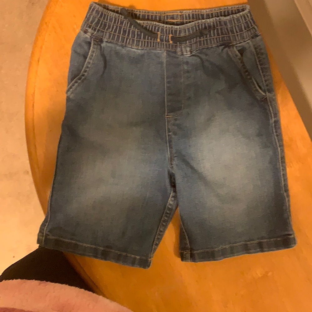 Boy jean shorts, size 5t